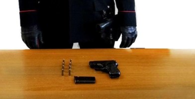 Nascondeva pistola e munizioni in un terreno, un arresto nella Locride